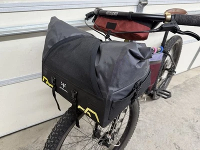 Передняя багажная сумка Apidura Expedition упаковка для велосипеда 30 л - Изображение 1 из 3