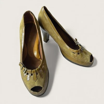 Y2k Vintage Aerosoles Verde Oliva Peep Toe Tacones Gamuza Hebilla Suela Cómoda 7.5 Foto 1 de 4