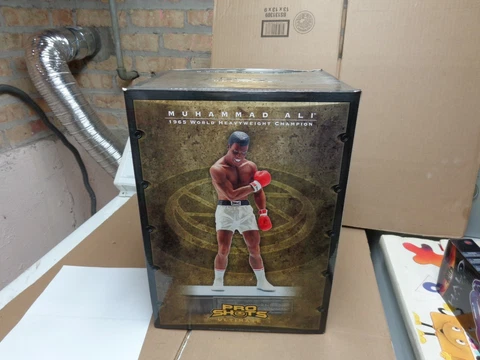 UPPERDECK PROSHOTS ULTIMATE 12" MUHAMMAD ALI 1965 WORLD HEAVYWEIGHT CHAMPION FIG Cover