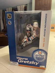 Signed WAYNE GRETZKY Edmonton Oilers 12” McFarlane Figure - Picture 1 of 9
