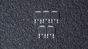 Quantity 5 - Motorola MC78M05 / 78M05 TO-252 Linear Voltage Regulator 5v 0.5A - Picture 1 of 1