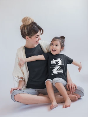 LARKWOOD Personalisiertes Kinder Tshirt 2. Geburtstag 2 Kinder Alter Geschenk Party Kinder