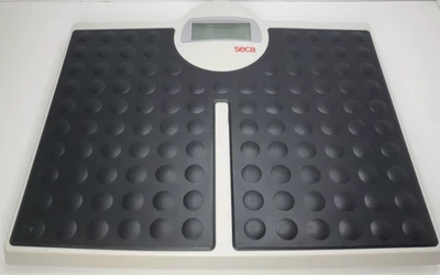 Seca 813 High Capacity (440lb/200kg) Wide Platform Digital Bathroom Scale - Image 1 of 4