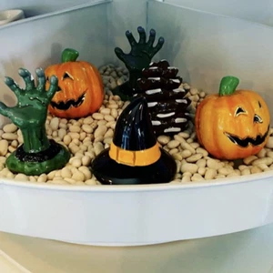 Nora Fleming Mini Cappello Strega Ceramica Dipinto a Mano Pensiero Strega Halloween A68 - Foto 1 di 3