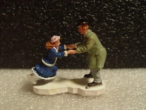 Lemax Carole Towne lecciones de patinaje 2005 figuras de pueblo de Navidad retiradas - Imagen 1 de 7
