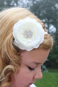 Pretty Quality Cream white Rhinestone Flower Hair Headband Accessory  - Picture 1 of 5