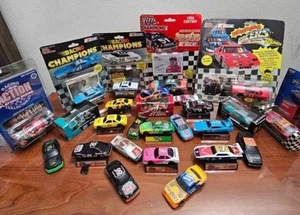 Lot of 26 Assorted Loose Diecast Nascar Race Cars 1/64.  - Picture 1 of 7
