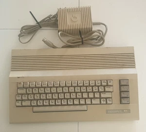 Commodore C64 II mit Netzteil, voll funktionsfähig, guter Zustand. - Afbeelding 1 van 11