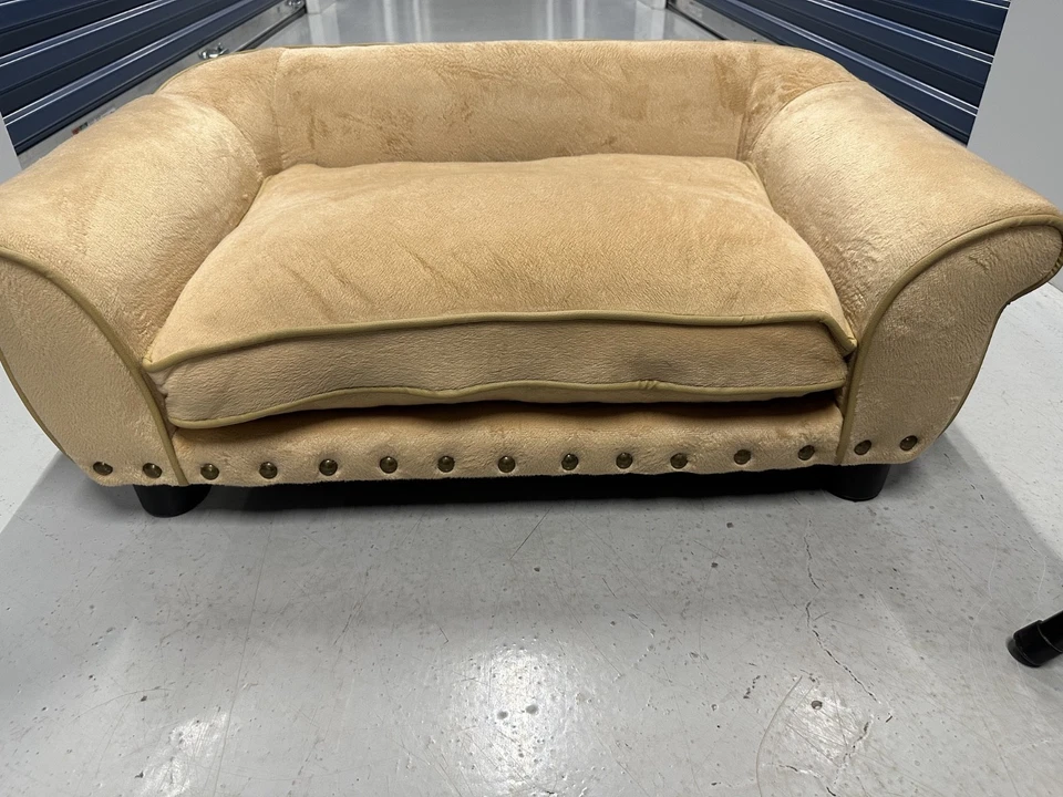 NEW Enchanted Home Pet Elegant Rectangle Elevated Dog Sofa Bed Small Medium Dog - Image 1 of 4