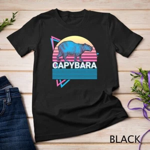 Capybara Retro T-Shirt Unisex T-Shirt - Bild 1 von 15