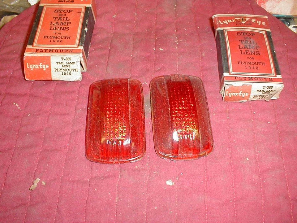 NOS MOPAR 1940 LENTES TRASERAS PLYMOUTH ROAD KING MODELOS DE LUJO Foto 1 de 1