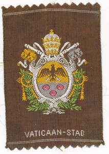 Silk Cigarette card Turmac (1930) :  Coat of arms of Vatican City (Pope Pius XI)