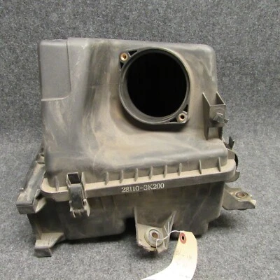 Caja de carcasa de filtro de admisión de aire Hyundai Sonata 3.3 2006-2008 28110-3K200 OEM 65818 Foto 1 de 4