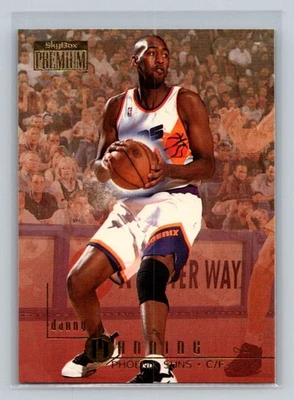 Tarjeta de baloncesto 1996-97 SkyBox Premium #180 Danny Manning Phoenix Suns Foto 1 de 2