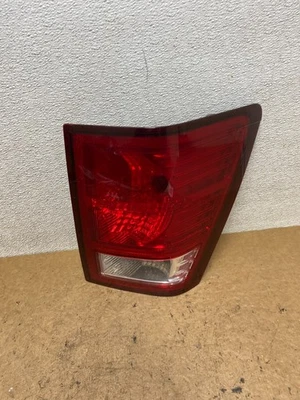 Luz trasera para pasajero derecho Jeep Grand Cherokee 2007 2008 2009 2010 OEM T0625 DW Foto 1 de 4