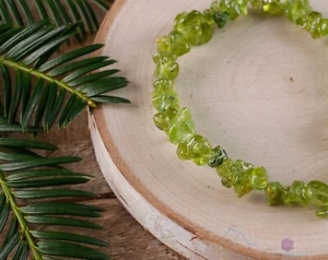 PERIDOT Crystal Bracelet - Chip Beads, Beaded Birthstone Handmade Jewelry, E0646 - Picture 1 of 5