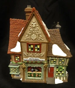 Abt. 56 Dickens Village 1996 NETTIE QUINN PUPPEN Porzellan Leuchthaus 58344 - Bild 1 von 8