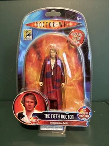 SDCC 2016 Esclusivo Doctor Who Il Quinto Dottore In Rigenerazione Outfit 1982 - Foto 1 di 6