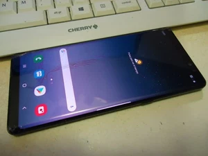 Samsung Galaxy Note 8 la pantalla con rajas pero funciona pero atras mal España - Bild 1 von 24