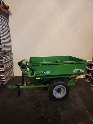 ERTL Big Farm 1/16 Frontier GC1108 Grain Cart Wagon Green John Deere w/ Chute - Image 1 of 4
