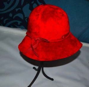 Vintage 1960's 70's Women's Aura for Betmar Paris Hat Cloche Felt Fur Bucket Red - Picture 1 of 10