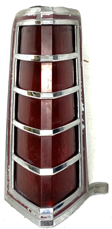 MONTAJE DE LUZ TRASERA ORIGINAL 77,8,9 LINCOLN MARK V, IZQUIERDA, LADO DEL CONDUCTOR, CONTINENTAL, 19,5 Foto 1 de 4