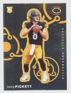 Panini Chronicles Dynagon Kenny Pickett 2023 número de radiocontrol D-1, Pittsburgh Steelers - Imagen 1 de 2