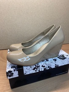 Chinese Laundry Women's Nima Nude Wedge Pump Heels US 9.5m or 10m - Picture 1 of 12