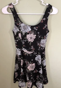 H&M Divided Juniors Dress Black Floral Print Size 2 US - Picture 1 of 5