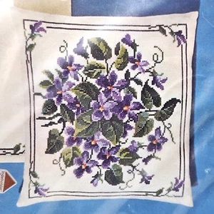 Vintage OOE Oehlenschlager Dänemark Kreuzstich Kissen Set Blumen lila Stiefmütterchen 16 Zoll - Bild 1 von 6