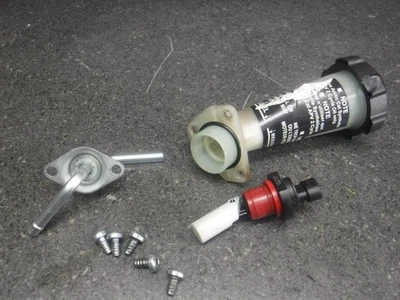 13 Arctic Cat F 800 F8 Oil Tank Components 17O - Image 1 of 3