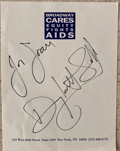 Papel BCEFA firmado/inscrito Douglas Sills 4x5 Broadway The Scarlet Pimpineel - Imagen 1 de 2