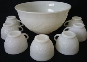 Sandwich Anchor Hocking Lightweight Lg Ivory Glass Punch Bowl Set w/ 7 Cups - Picture 1 of 3