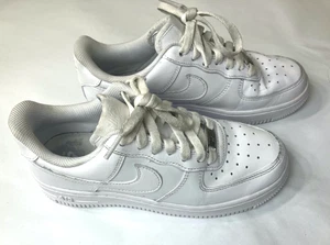 Nike Girls Air Force 1 Low DD8959-100 Triple White Casual Shoes Sneakers Size 6 - Picture 1 of 6