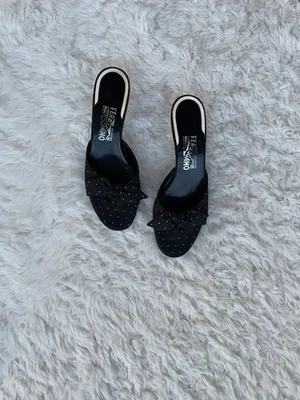 Tacones de gatito Ferragamo vintage a lunares 🦋 Foto 1 de 4