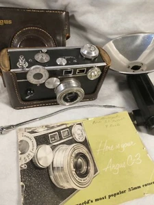 Vintage Argus C3 Rangefinder 35mm Brick Camera 50mm Lens Guide Accessories - Picture 1 of 3