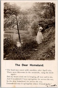 Postal vintage publicada en poema de The Dear Homeland dama al lado del estanque RPPC - Imagen 1 de 2