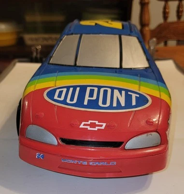 Coche de carreras Chevrolet Nascar Dupont 24 16 pulgadas Foto 1 de 4