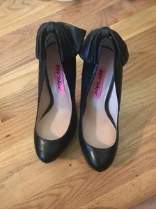 Betsey Johnson 6M Heel - Picture 1 of 3