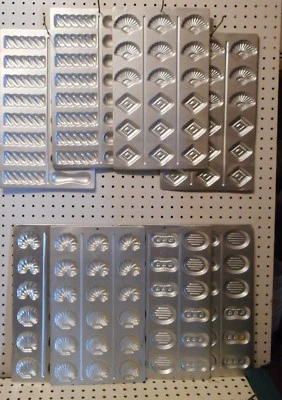 LOT OF 8  WILTON CHOCOLATE MOLDS 2306 -101 102 103 106 1984 - Image 1 of 3