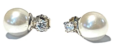 Orecchini da donna in argento 925 di perle bianche con zirconi piccoli leggeri - Immagine 1 di 4