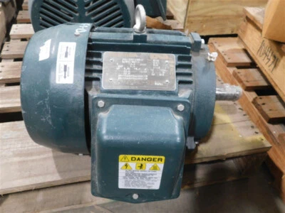 USED Toshiba 0052XDSB41A-P Motor 5 HP 3.7kW 3500 RPM 5200 Max. RPM 460V 1.15 SF - Image 1 of 4