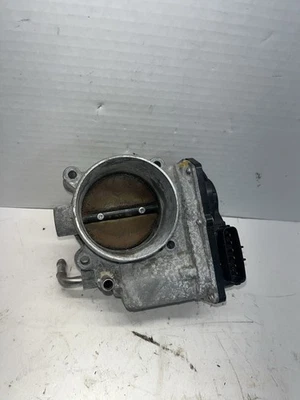 Cuerpo del acelerador de inyección de combustible Lexus IS250 2006-2015 OEM 22030-31020 Foto 1 de 4