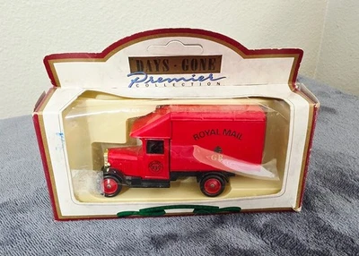 Vintage 1990s Lledo Days Gone Morris Parcels Van Royal Mail Delivery Die-Cast M - Image 1 of 4