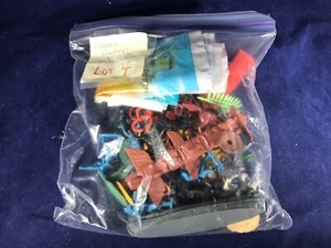 F-97 MIXED LOT OF COWBOY AND INDIAN TOYS AND ACCESSORIES  - Picture 1 of 3