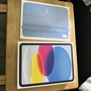 Brand new In sealed boxes Apple iPad, A16 Wi-Fi 256 GB & Smart Folio Blue - Afbeelding 1 van 13