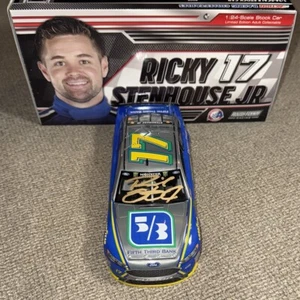 Ricky Stenhouse Jr signiert 1:24 2018 RAW Fifth Third Bank NASCAR Diecast COA - Bild 1 von 4