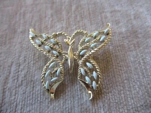 VTG Gerry’s Butterfly Pin Brooch Gold Tone w Light Blue Color Stones - Picture 1 of 6