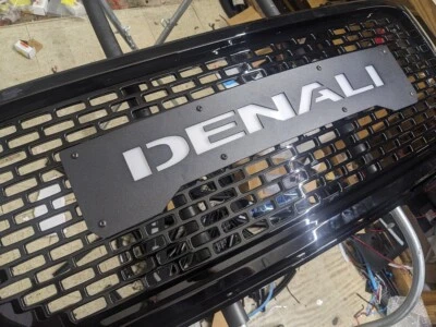 GMC Yukon U 2015-20 elige letras personalizado control remoto a todo color LED insignia de rejilla hágalo usted mismo Foto 1 de 4