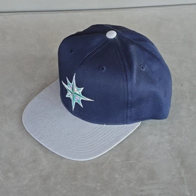 Gorra bordada de béisbol azul plateada de los Seattle Mariners MLB Foto 1 de 4